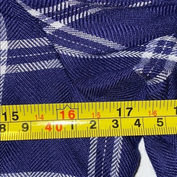 Buffalo plaid cold shoulder botton down shirt. Sz Xs - Picture 9 of 11